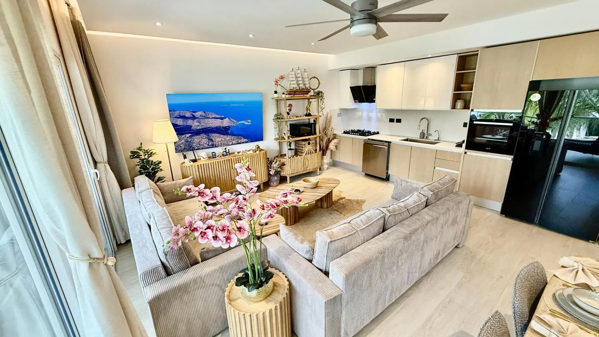 Tropical Escape With 3 Pools & Private Beach Club Aqua Esmeralda La Laguna 0*,
